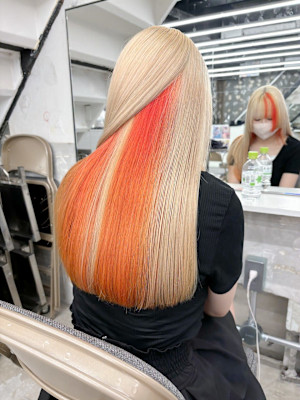 ブロンドホワイトアッシュ韓国ヘアオレンジインナーカラー