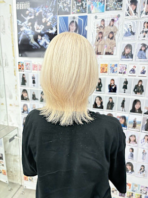 ホワイトベージュハイトーンカラーウルフカット