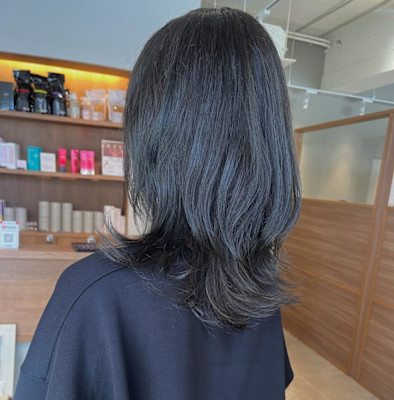 エメラルドブルー