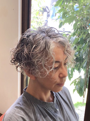 個性を活かしたモードなパーマ