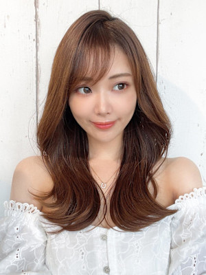 イメチェン後れ毛が可愛い顔周りレイヤー美髪アッシュベージュ