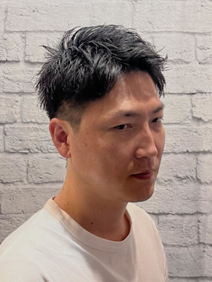 メンズ／束感ショート／ツーブロック／刈り上げ／アップバング