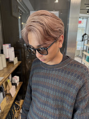 ピンク味のあるベージュカラー