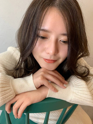 'BEBE(ベベ) ミディアム 韓国風 くびれヘア ベージュ