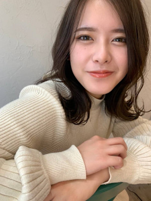 'BEBE(ベベ) ミディアム 韓国風 くびれヘア ベージュ