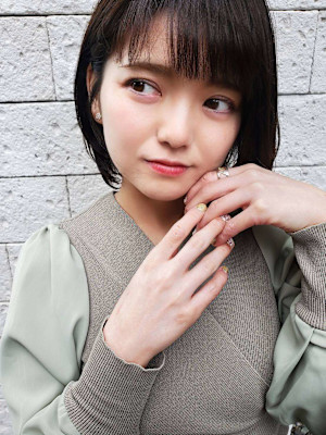 'BEBE(ベベ)レディースカット