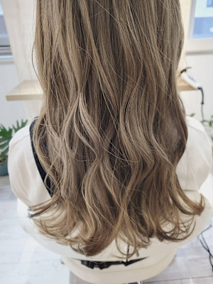 'BEBE(ベベ)デザインカラー