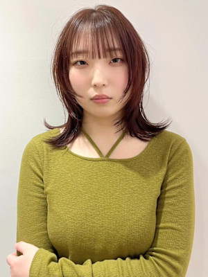 顔周りレイヤーカット ピンクベージュ 外ハネミディアム