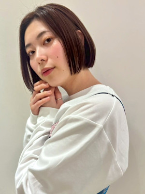 センターパート ショートボブ グレージュカラー 20代