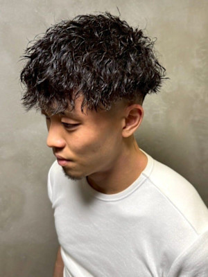 ツイストスパイラルパーマ 束感 刈り上げショート 20代