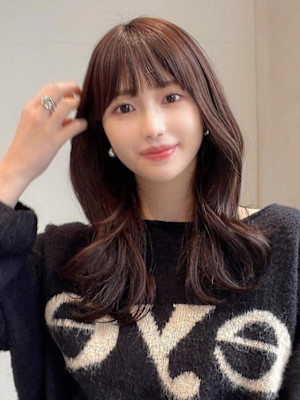 イメチェン後れ毛が可愛い顔周りレイヤー美髪アッシュベージュ 