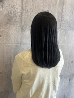 伸ばし中のストレートスタイル«ARCH Sayaka»