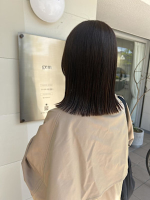 オリーブベージュ×ミディアムボブ