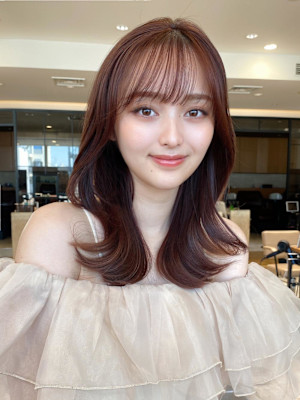 イメチェン後れ毛が可愛い顔周りレイヤー美髪アッシュベージュ 