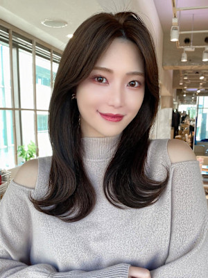 イメチェン後れ毛が可愛い顔周りレイヤー美髪アッシュベージュ 