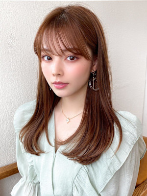 イメチェン後れ毛が可愛い顔周りレイヤー美髪アッシュベージュ 