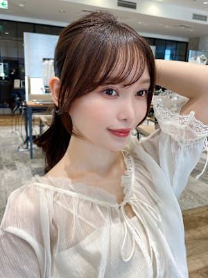 美髪ミディアムストレート寒色系カラー極細ハイライト  