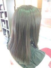 前上がりセミロング