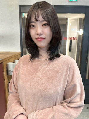 顔周りカット 艶感 ミディアムレイヤー ブラウンアッシュ 2