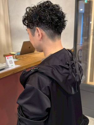 刈り上げ ツーブロック メンズパーマ スパイラルパーマ 黒髪