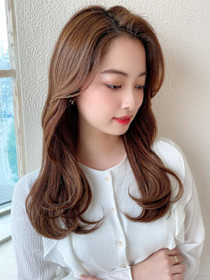 イメチェン後れ毛が可愛い顔周りレイヤー美髪アッシュベージュ 