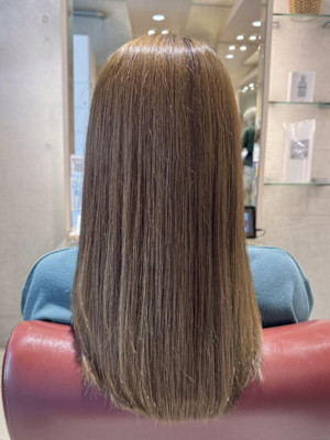 艶と清潔感で魅せる透明感ブラウン