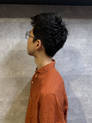 女性ウケ満点　ビジネスにも強いテーパーフェード