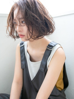 大人かわいい♪小顔透明感アッシュミニボブ