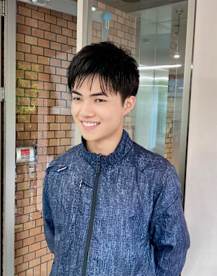 アップバングショートカット