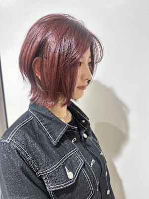 深いレッドカラー