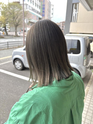 オリーブベージュ