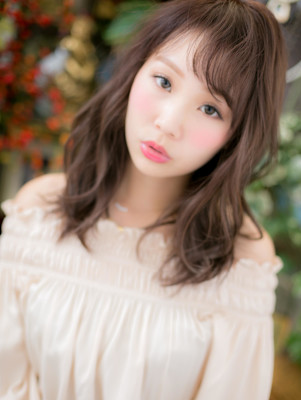 ニュアンス感ある大人かわいいほつれウェーブ　マロンベージュ