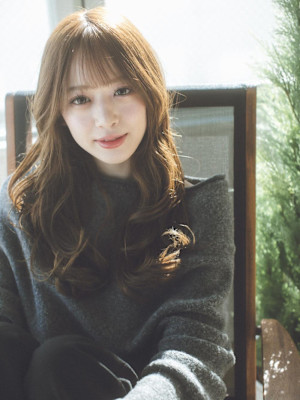 ゆる巻き　ロング　レイヤー　ベージュカラー　20代　30代