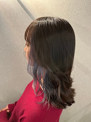 トレンド感あふれるミディアムヘアー