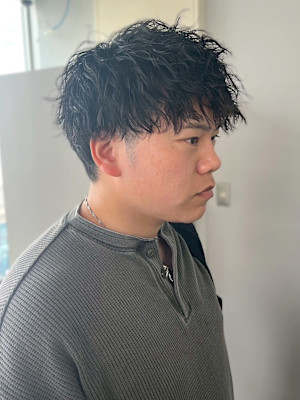 ツイストパーマ 束感 ツーブロック メンズパーマ 20代