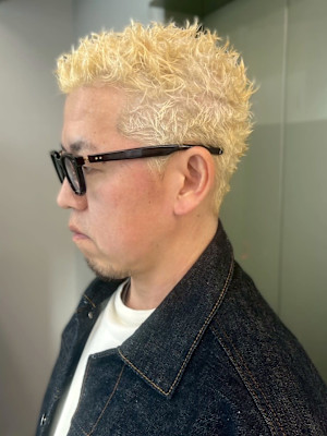 ブリーチ ドリルパーマ 抜きっぱなしブロンド メンズショート