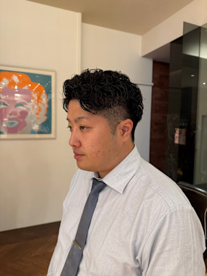 くせ毛風ツーブロックショート