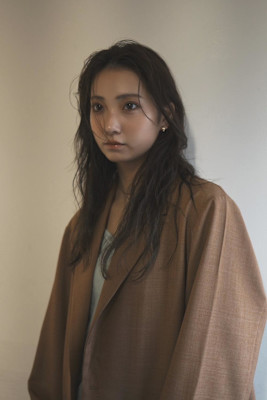 レイヤーウルフ/ウルフ女子/ミディアムヘア/小顔ショート