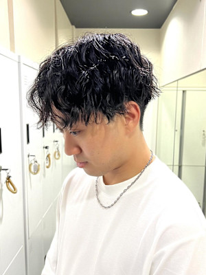 【平山明樹】緩めの縦落ちスパイラルパーマ