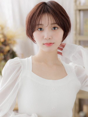 チェリーレッド前下がりミニウルフショート　フェザーショート