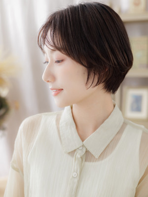 ナチュラルヘルシースタイル前髪なしショート　フェザーショート