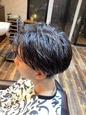 センターパートマッシュ