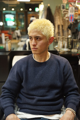 金髪スパイキーショート