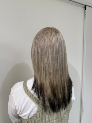 デザインカラー　エンドカラー　ホワイトベージュ