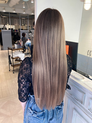 クリームベージュダブルカラー赤羽美容院ロングイルミナ