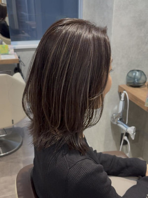 細めでつくるコントラストハイライトグレージュ