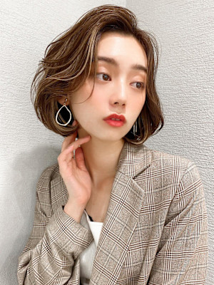 シースルーぱっつん前髪ミニウルフボブチェリーブラウン