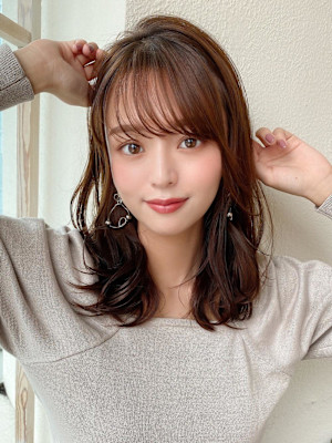 ミニウルフ前髪パーマ韓国くびれミディアムチェリーブラウン