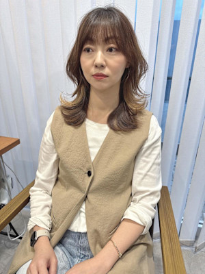 レイヤーカット×インナーベージュ