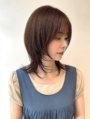 ミディアム　外ハネ　ウルフヘア　レイヤーカット　20代30代